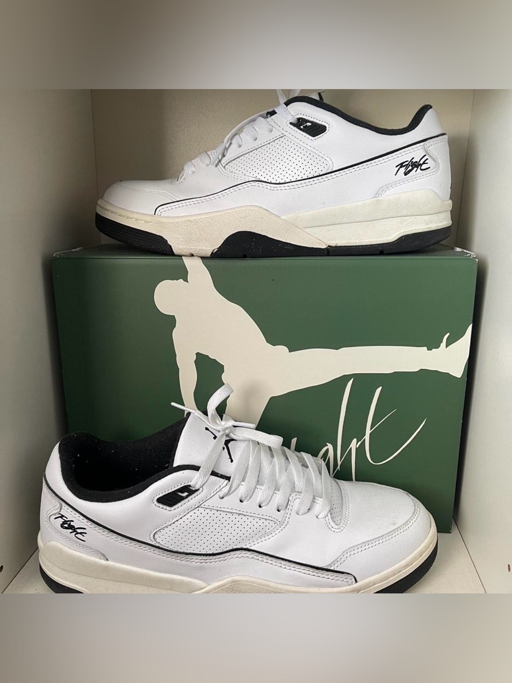 Jordan flight courts men's 11.5